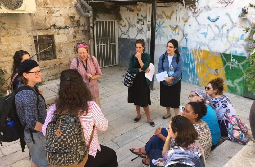 Shulie Mishkin leading a group of Matan students on a learning tour. She guides hundreds of Matan students every year in her learn and tour course.  (photo credit: Courtesy)