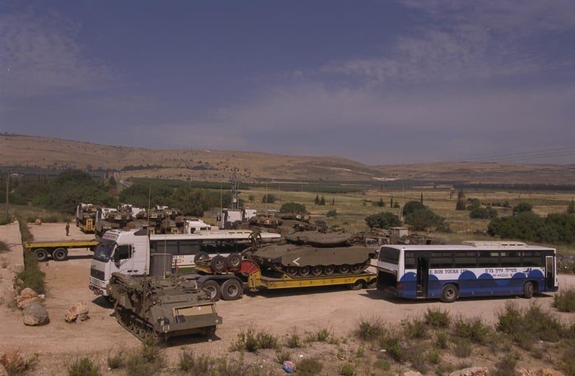 A general view of IDF forces before the withdrawal from South Lebanon on May 1, 2000 (photo credit: MOSHE MILNER / GPO)
