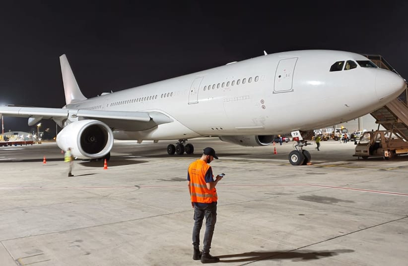 The first-ever direct flight from Abu Dhabi to Israel lands on May 19, 2020 (photo credit: ISRAEL AIRPORTS AUTHORITY)