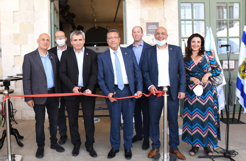 MAYOR MOSHE LION (center) and MK Ze’ev Elkin (second from left) cut the ribbon at the opening of a relief center for city businesses in mid-May. In attendance: Deputy Mayor Fleur Hassan-Nahoum (right) and city councilman Yehuda Ben-Yosef (left), who holds the city’s Business portfolio (photo credit: NOAM MORENO PHOTOGRAPHY/MAYOR’S OFFICE)