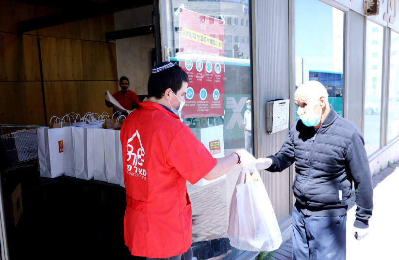 A MEIR Panim volunteer delivers food during COVID-19 (photo credit: Courtesy)