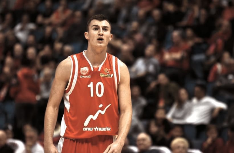 SPENCER WEISZ returned from America once the Israeli basketball season announced it was resuming the season, and the Hapoel Beersheba guard can’t wait to get back on the court for game-action next month (photo credit: DOV HALICKMAN PHOTOGRAPHY)
