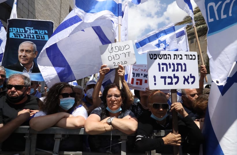 Supporters of Prime Minister Benjamin Netanyahu outside the court, the sign in the middle says 'Dreyfus Trial'   (photo credit: MARC ISRAEL SELLEM)