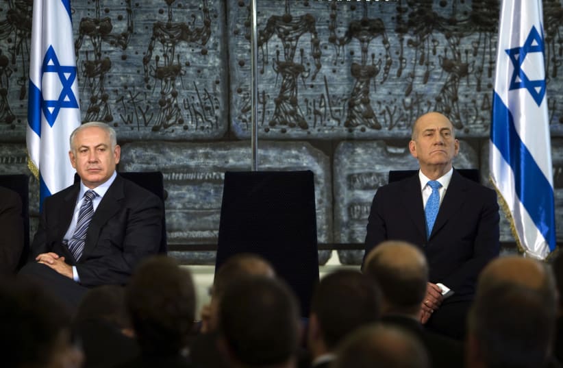 Israeli Prime Minister Benjamin Netanyahu and former Prime Minister Ehud Olmert attend a handover ceremony at the residence of President Shimon Peres in Jerusalem April 1, 2009 (photo credit: MENAHEM KAHANA / REUTERS)