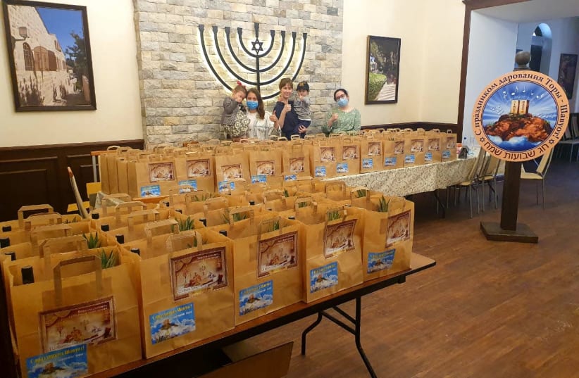 Shabbat packages preparation and distribution at the Jewish community of Irkutsk in Siberia, Russia, May 2020.  (photo credit: THE JEWISH COMMUNITY OF IRKUTSK)