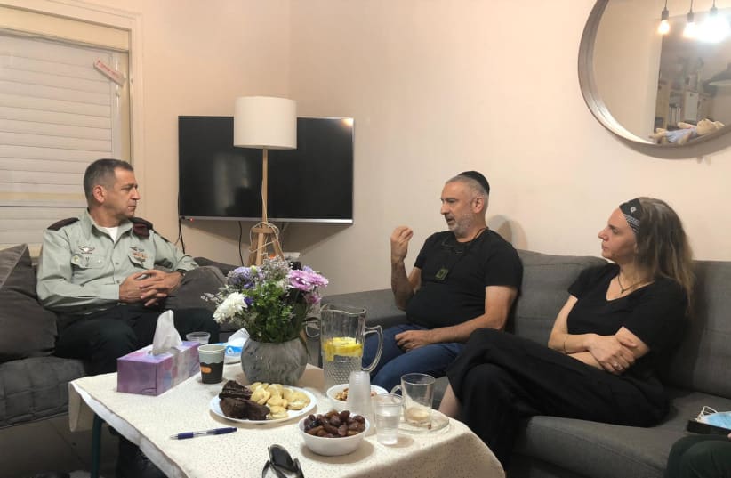 IDF Chief of Staff Lt.-Gen. Aviv Kochavi visits the parents of fallen soldier Amit Ben Yigal. (photo credit: IDF SPOKESPERSON'S UNIT)