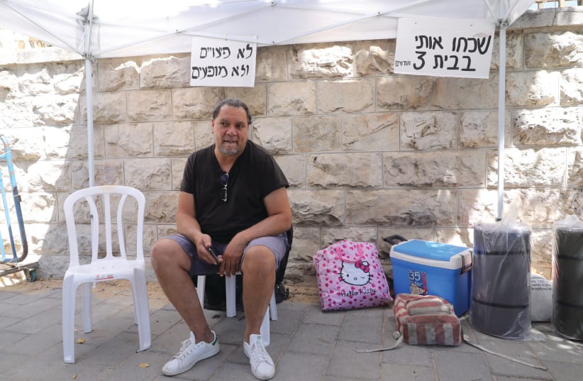 SHAUL MIZRAHI begins his hunger strike yesterday. The posters read: ‘No compensation and no performances’ and ‘They forgot me at home for 3 months.’ (photo credit: MARC ISRAEL SELLEM/THE JERUSALEM POST)