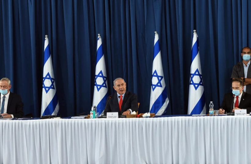 Prime Minister Benjamin Netanyahu and Alternate Prime Minister Benny Gantz attend a cabinet meeting on Sunday (photo credit: HAIM ZACH/GPO)