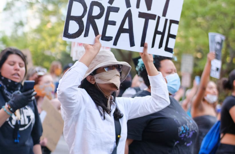 An "I CAN'T BREATHE" sign in reference to Floyd's final words (photo credit: Wikimedia Commons)