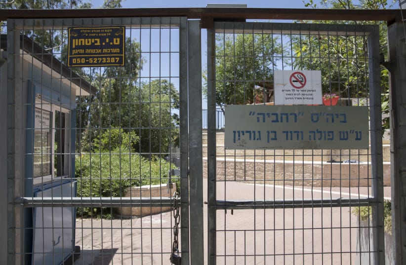 The entrance to the Paula Rehavia high school in Jerusalem, May 31, 2020. (photo credit: OLIVIER FITOUSSI/FLASH90)