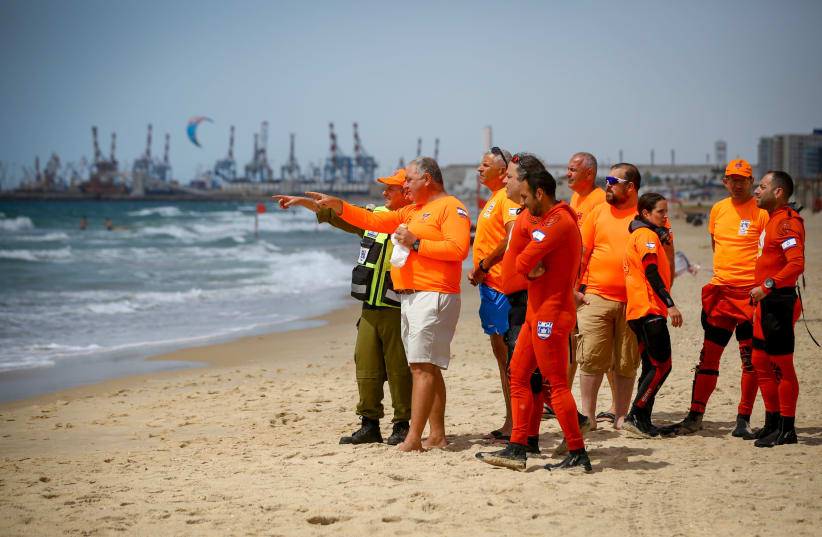 Rescue forces searching for 14-year-old Yehuda Bilog who went missing at the sea in Ashdod, June 4, 2020. (photo credit: FLASH90)