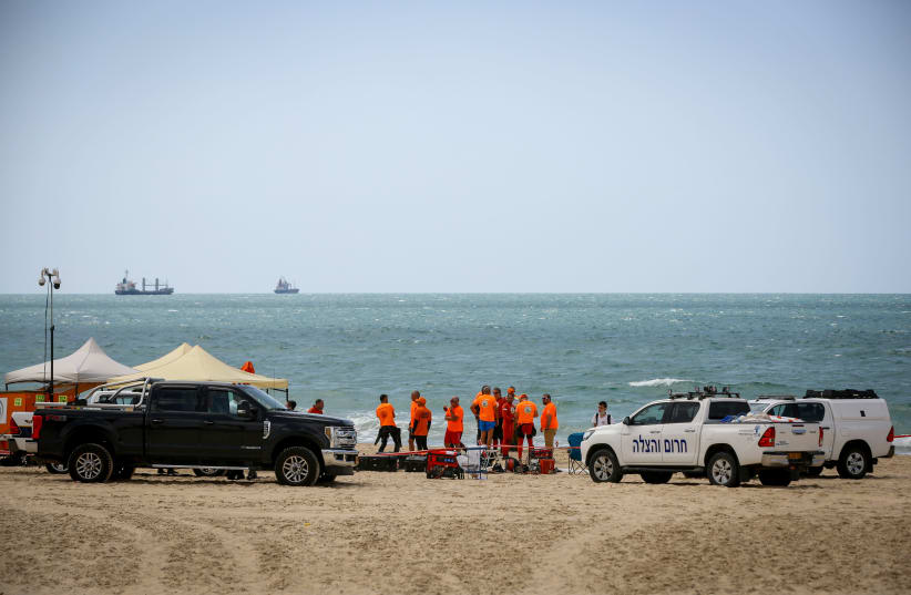 Rescue forces searching for 14-year-old Yehuda Bilog who went missing at the sea in Ashdod, June 4, 2020.  (photo credit: FLASH90)