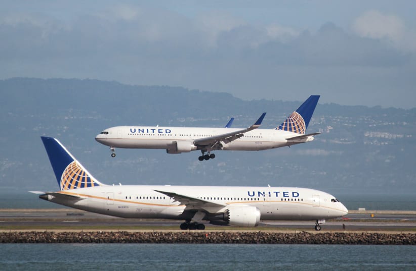 A United Airlines Boeing 787 taxis as a United Airlines Boeing 767 lands at San Francisco International Airport, San Francisco (photo credit: REUTERS/LOUIS NASTRO)