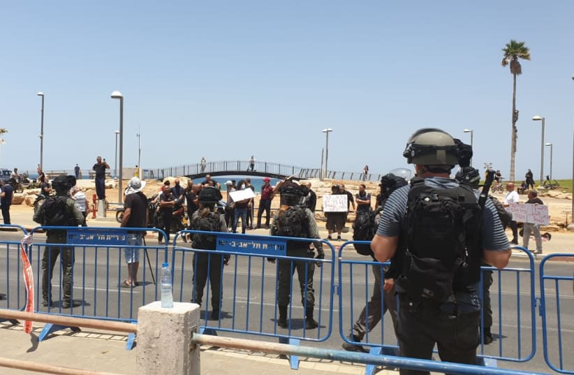 Israel Police close off a Muslim cemetery in Jaffa to protesters, June 17, 2020 (photo credit: ISRAEL POLICE)