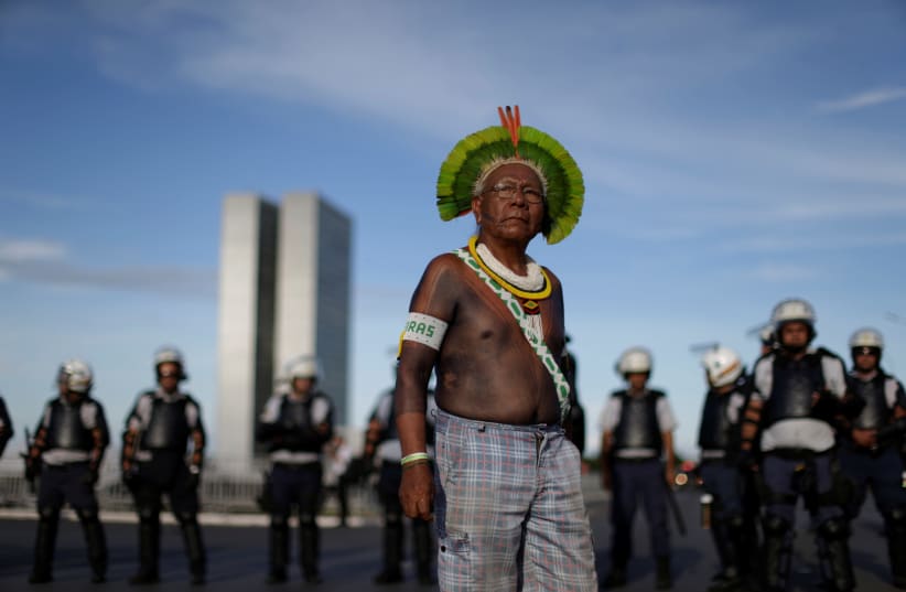 Indigenous leader Paulinho Paiakan of Kayapo tribe, takes part in a protest against Brazil's president Michel Temer for the violation of indigenous people's rights, in Brasilia (photo credit: REUTERS)