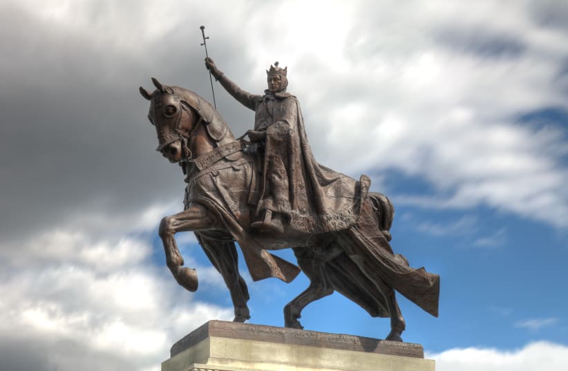 Statue of King Louis IX in St. Louis, Missouri. (photo credit: Wikimedia Commons)