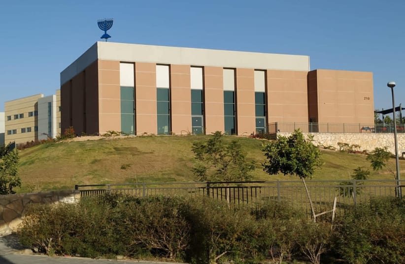 Or Olam Synagogue exterior. (photo credit: IDF SPOKESPERSON'S OFFICE)