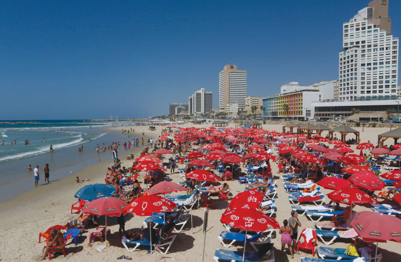 WILL TOURISTS fill the beach beds? (photo credit: MIRIAM ALSTER/FLASH90)