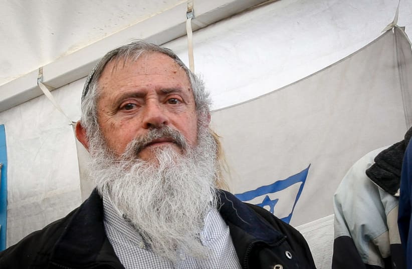 The father of IDF soldier Sergeant Nachshon Mordechai Wachsman who was kidnapped and held hostage by Hamas for a period of 6 days, where after he was executed during an attempted rescue operation, visit the parents of abducted soldier Gilad Shalit in a protest tent set up across from the residence o (photo credit: MIRIAM ALSTER/FLASH90)
