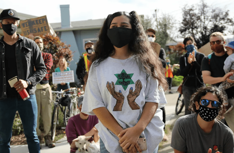 Satya Zamudio, 15, urged Oakland's school board to eliminate its police force.  (photo credit: RUCHA CHITNIS)