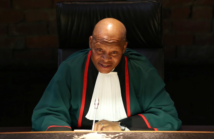 South Africa's Chief Justice Mogoeng Mogoeng gestures as he makes a ruling at the Constitutional Court in Johannesburg, South Africa ,June 22,2017 (photo credit: REUTERS/SIPHIWE SIBEKO)