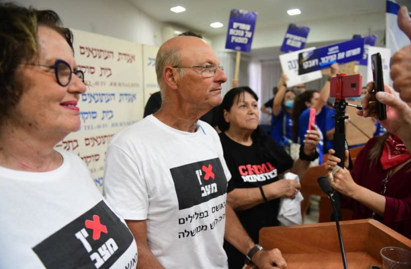 Amir Haskel (C) with a shirt that says 'There is no way that a man indicted for corruption will serve as Prime Minister'  (photo credit: AVSHALOM SASSONI)
