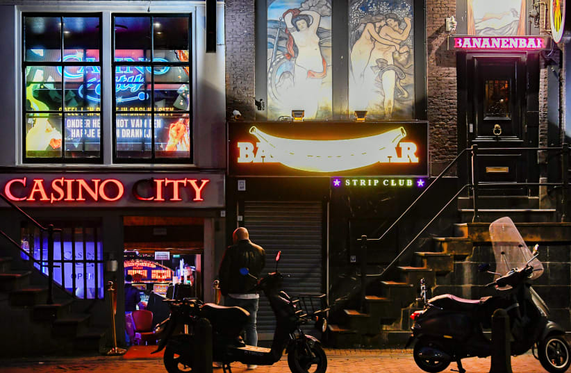 Several popular sex clubs in Amsterdam's "Red Light" district closes their doors in response to a rapidly expanding coronavirus outbreak, in Amsterdam, Netherlands, March 15, 2020.  (photo credit: REUTERS/PIROSCHKA VAN DE WOUW)