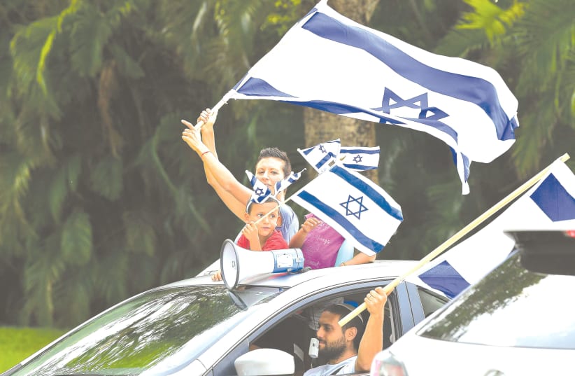 CELEBRATING ISRAEL’S Independence Day along Hollywood’s North Hills Drive on April 29. (photo credit: TNS)