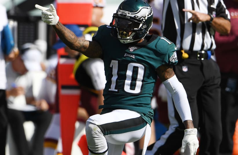 Philadelphia, PA, USA; Philadelphia Eagles wide receiver DeSean Jackson (10) reacts after a first down reception in the third quarter against the Washington Redskins at Lincoln Financial Field (photo credit: JAMES LANG-USA TODAY SPORTS VIA REUTERS)
