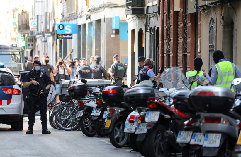 Police officers participate in an anti-terrorism operation in Barcelona, Spain, July 14, 2020 (photo credit: REUTERS)