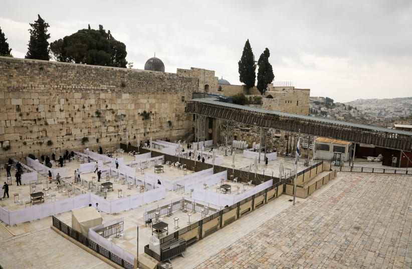 The Western Wall plaza has been divided into prayer sections to comply with restrictions on gathering outside. May 05, 2020 (photo credit: OLIVIER FITOUSSI/FLASH90)