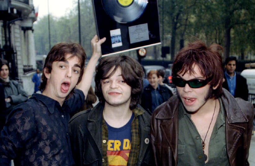 Rock band Supergrass depart from the "Q" magazine music awards November 7, 1995, where the group received the award for Best New Act (photo credit: REUTERS)