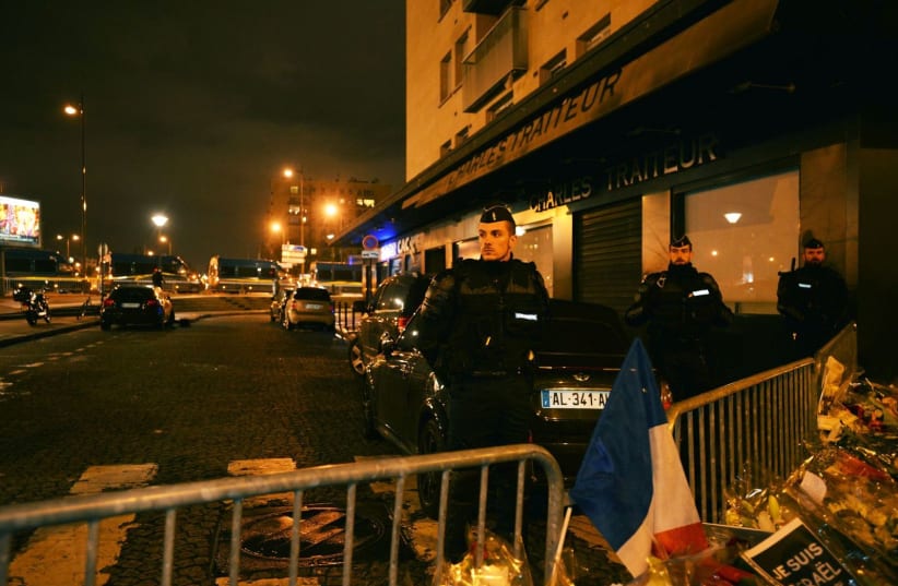 Police officers guard the scene of the Hyper Cacher kosher market terrorist attack on the outskirts of Paris, Jan. 10, 2015. (photo credit: CNAAN LIPHSHIZ/JTA)