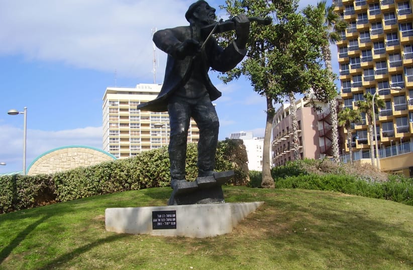 Lev Segal's 'Fiddler On The Roof' makes music in Netanya (photo credit: Wikimedia Commons)