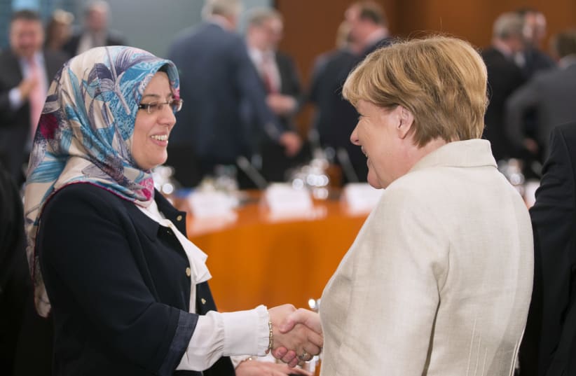 German Chancellor Angela Merkel talks to Nurhan Soykan, Secretary General of the Central Council of Muslims in Germany, during a meeting with representatives of refugee reception associations at the Chancellery in Berlin, Germany, September 29, 2015. (photo credit: AXEL SCHMIDT/REUTERS)