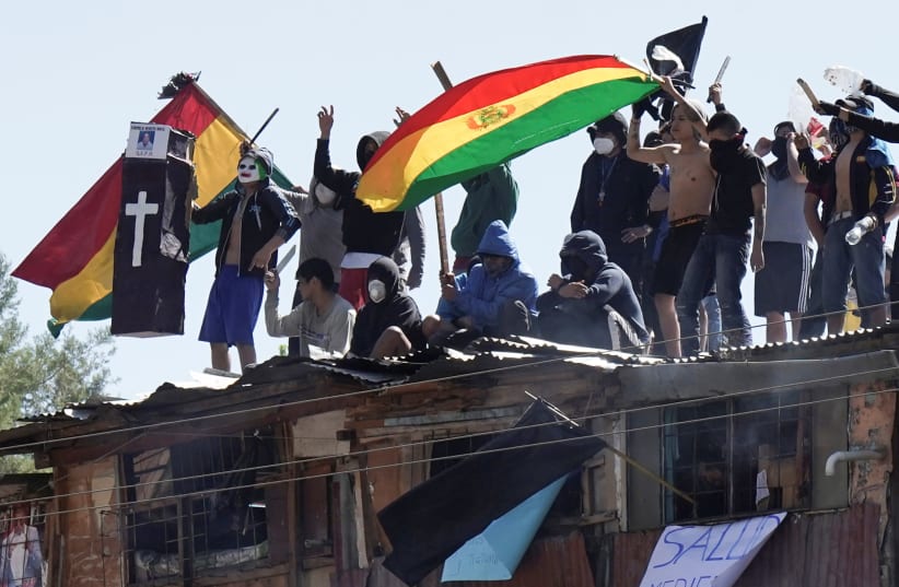 Inmates protest on the rooftop of the San Sebastian prison, to demand government medical assistance, amid the coronavirus disease (COVID-19) outbreak, in Cochabamba, Bolivia, July 27, 2020. REUTERS/Danilo Balderrama (photo credit: REUTERS/DANILO BALDERRAMA)
