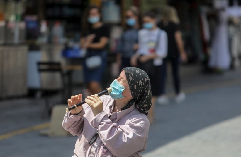 Music in Jerusalem's Mahaneh Yehuda amid coronavirus outbreak, July 2020 (photo credit: MARC ISRAEL SELLEM)
