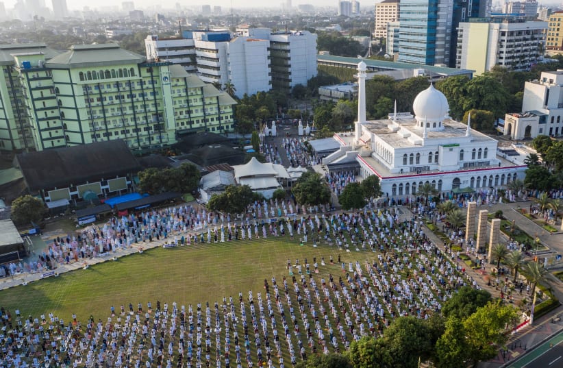 An aerial picture of Indonesian Muslims offering Eid al-Adha prayers at the Great Mosque of Al-Azhar, during the outbreak of the coronavirus disease (COVID-19) in Jakarta, Indonesia, July 31, 2020 (photo credit: ANTARA FOTO/MUHAMMAD ADIMAJA/VIA REUTERS)