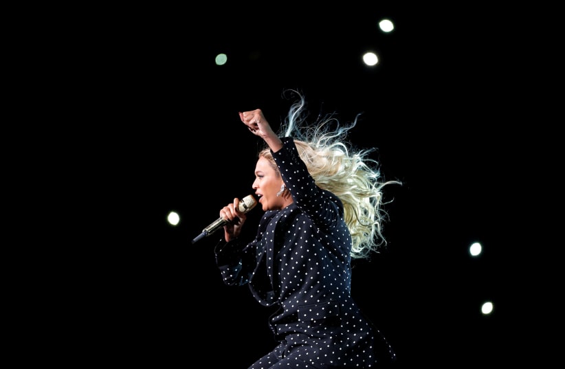Beyonce performs at a campaign concert for U.S. Democratic presidential nominee Hillary Clinton in Cleveland, Ohio, U.S. November 4, 2016 (photo credit: REUTERS/BRIAN SNYDER)