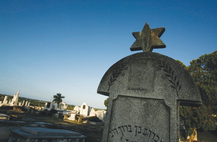 A HEADSTONE with a Star of David stands at the Jewish cemetery in Guanabacoa near Havana, Cuba, in 2007. (photo credit: CLAUDIA DAUT/REUTERS)