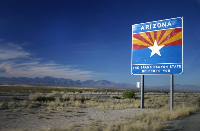 Arizona State Highway welcome sign (photo credit: WIKIMEDIA COMMONS/WING-CHI POON)