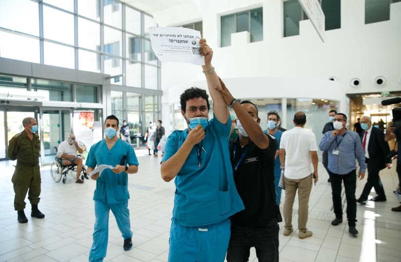 Assuta medical staff protest during a visit of Minister of Health Yuli Edelstein at the Assuta hospital in Ashdod on August 20, 2020.  (photo credit: FLASH90)