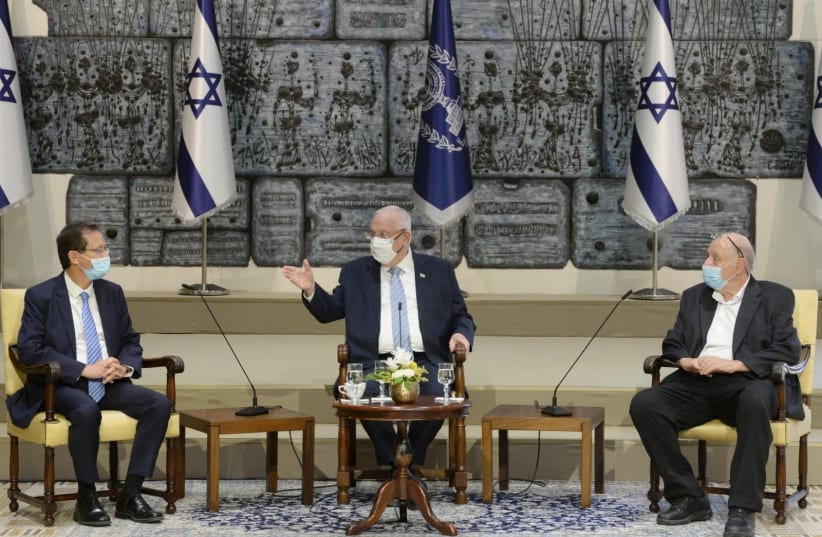 Jewish Agency Chairman Isaac Herzog (left), President Reuven Rivlin, and Dr. Yossi Vardi (right).  (photo credit: MARK NEYMAN/GPO)