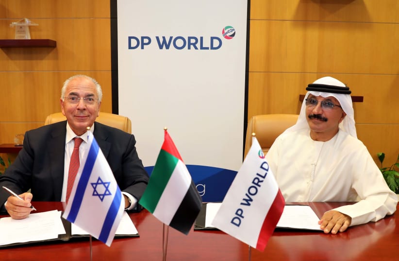 DoverTower owner Shlomi Fogel (L) signing a cooperation deal with DP World CEO Sultan Ahmed bin Sulayem.  (photo credit: Courtesy)