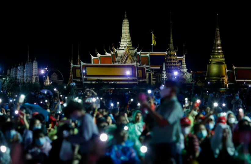 Pro-democracy protesters attend a mass rally to call for the ouster of Prime Minister Prayuth Chan-ocha's government and reforms in the monarchy, in Bangkok, Thailand, September 19, 2020.  (photo credit: REUTERS/SOE ZEYA TUN)