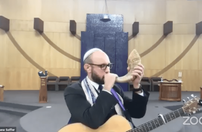 Rabbi Matt Soffer blows the shofar in remembrance of Ruth Bader Ginsburg, Sept. 19, 2020. (photo credit: FACEBOOK SCREENSHOT/JTA)