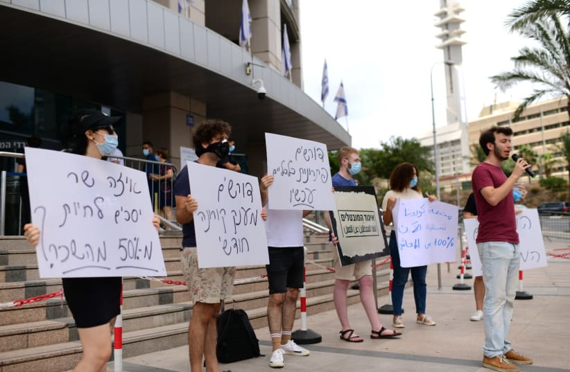 Members of the Unemployed Union in Israel protest outside the Tel Aviv Government Complex, calling for financial support from the government, July 13, 2020. (photo credit: TOMER NEUBERG/FLASH90)
