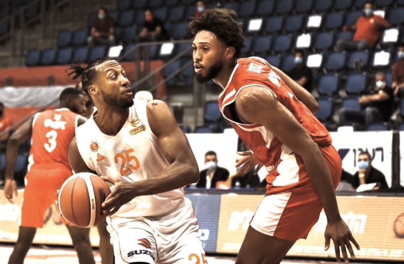 MACCABI RISHON LEZION FORWARD Akil Mitchell (left) scored a team-high 25 points to help offset a strong game by Hapoel Beersheba’s James Banks (right) in Rishon’s 96-85 victory over Beersheba in Balkan League action on Saturday night. (photo credit: DOV HALICKMAN PHOTOGRAPHY)