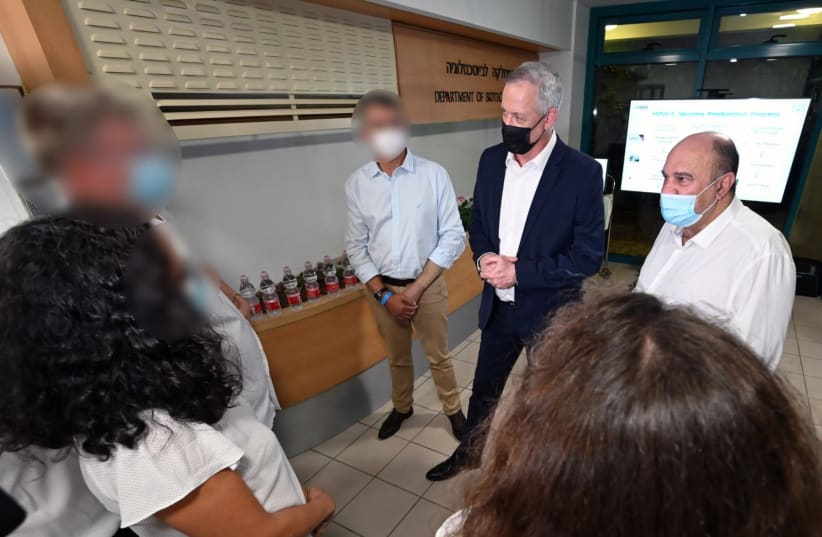 Alternative Prime Minister and Defense Minister Benny Gantz visiting the Israel Biological Institute.  (photo credit: ARIEL HERMONI/DEFENSE MINISTRY)