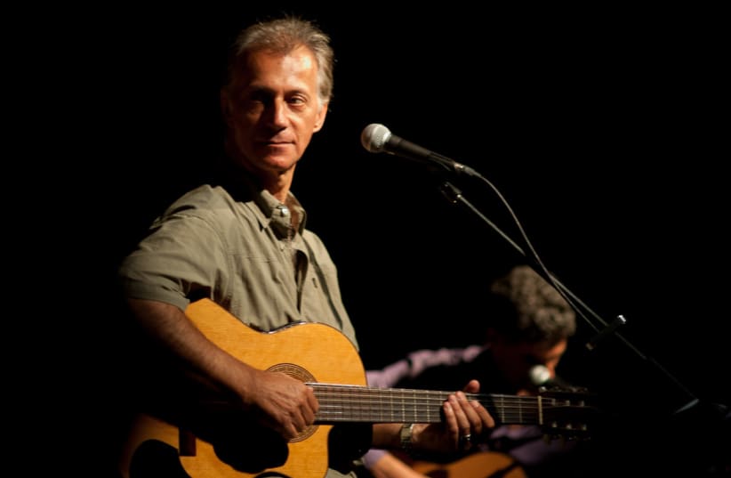  Matti Caspi in a concert at the Zappa club in Tel Aviv (photo credit: GILAD AVIDAN/WIKIMEDIA COMMONS)